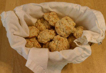 homemade-red-lobster-cheddar-bay-biscuits-sm
