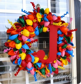 birthday-balloon-wreath