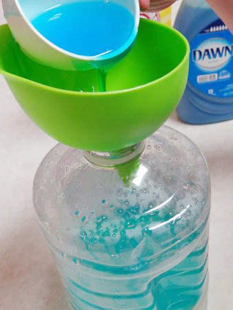 pouring-dawn-liquid-detergent-recipe