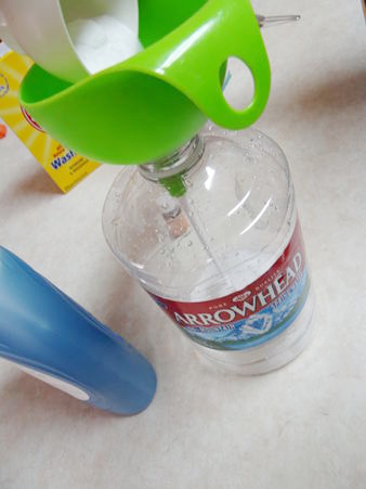 pouring-powders-in-liquid-detergent-step