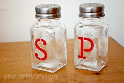 04---One-Artsy-Mama---DIY-Salt-and-Pepper-Shakers