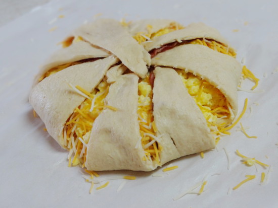 roll-dough-in-crescent-roll-breakfast