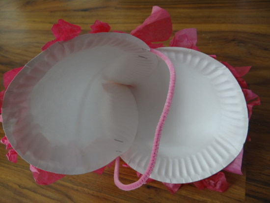 paper-plate-heart-shaped-holder-inside