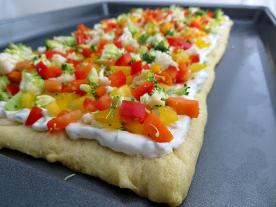 veggie-topped-cream-cheese-pizza-appetizer