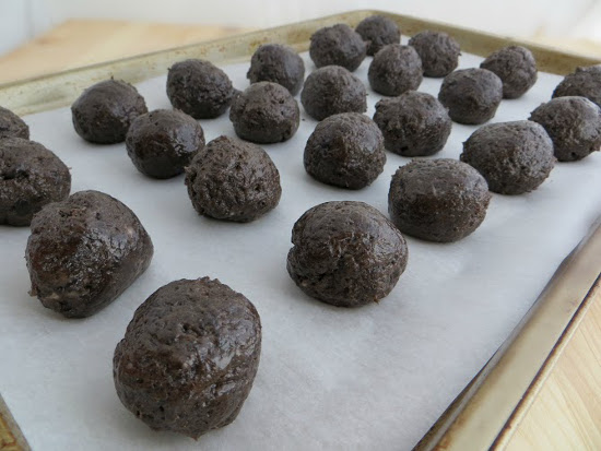 Oreo-mint-truffles-rolled-into-balls