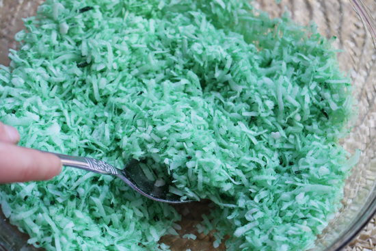 green-coconut-grass-easter-basket-cake