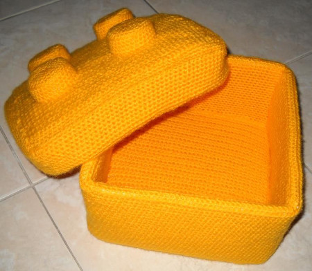 lego-brick-crochet-storage-box