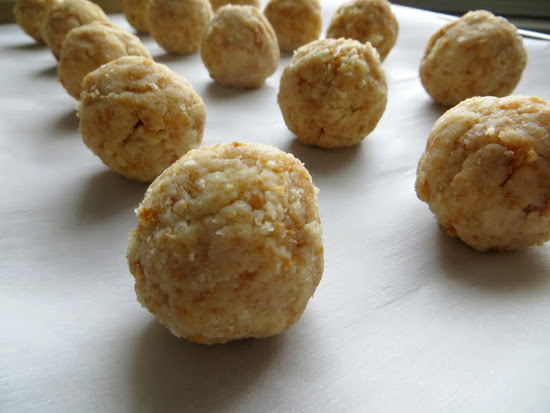 making-bunny-cake-truffles-balls-formed