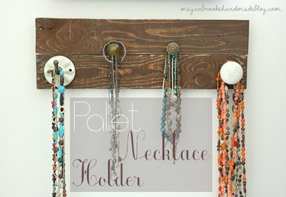 38---Megan-Brooke-Handmade-Blog---Pallet-Necklace-Holder