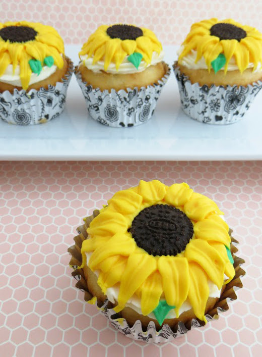 sunflower-cupcakes-with-oreos-finished