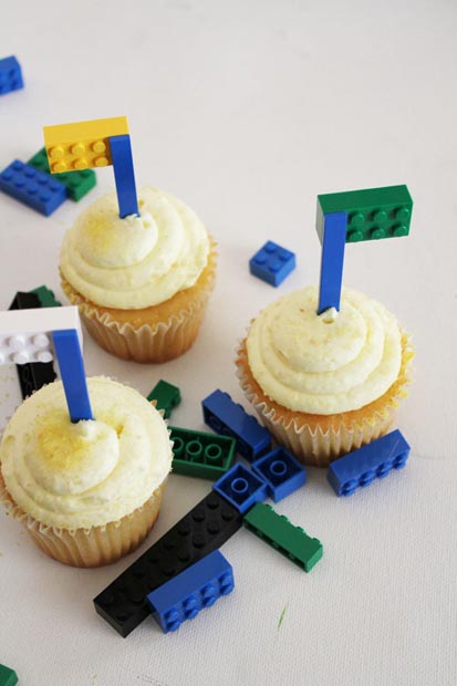 16---30-Minute-Crafts---Lego-Cupcake-Toppers