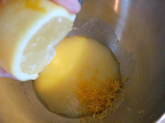lemon-cupcakes-mix-wet-ingredients