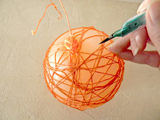 pop-balloon-diy-string-pumpkin