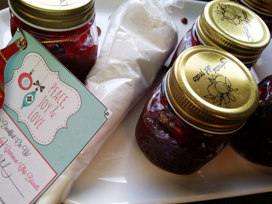 cranberry-spice-jam-cinnamon-chip-biscuit-gift