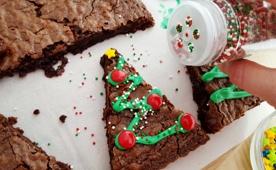final-deocrations-for-brownie-christmas-trees-recipe-idea