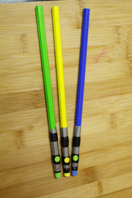 light-sabers-star-wars-pencils-diy-idea