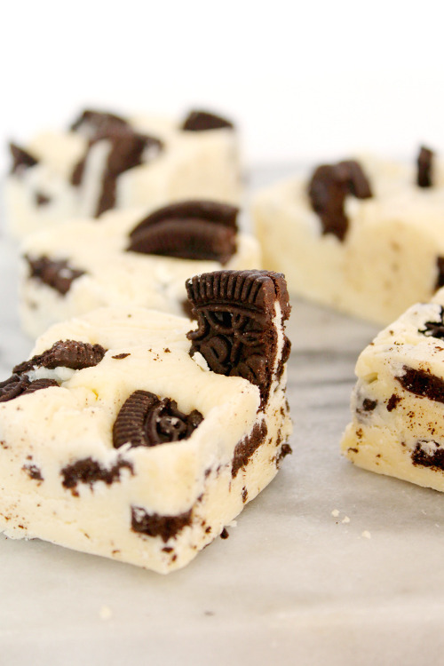 oreo-cheese-cake-fudge-finished-served