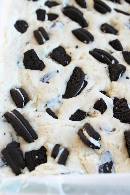 oreo-cheesecake-fudge-finished-in-pan-ready