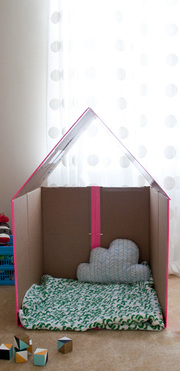 04_-_she_knows_-_collapsible_cardboard_playhouse