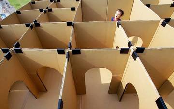 22_-_living_green_with_baby_-_cardboard_labyrinth