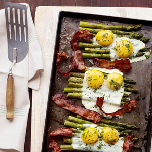 aparagus-over-bacon-and-eggs