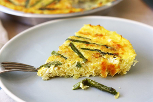 tasty-kitchen-blog-asparagus-quiche-with-spaghetti-squash-crust-slice