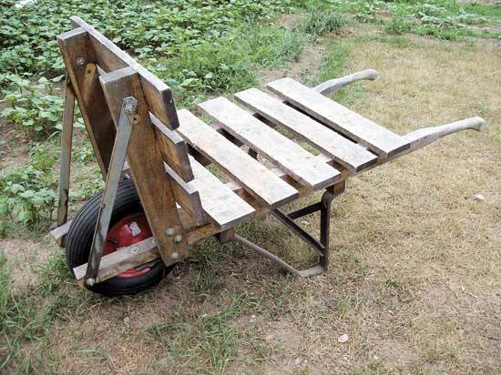 wheelbarrow-pallet-firewood-hauler