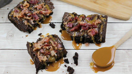bacon-brownies-with-bourbon-saltedcaramel-darkchocolate-recipe-finished-ready-to-eat