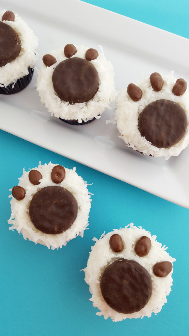 polarbearpawcupcakes-finished-with-coconut-peppermint-patties-snow-dessert