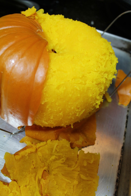 peeling-pumpkin-skin-after-cooking-in-instant-pot
