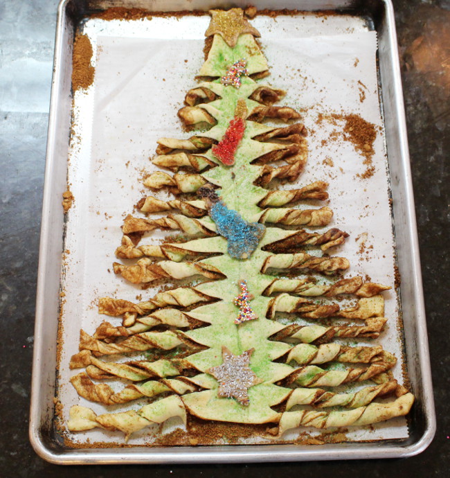christmas-tree-cinnamon-roll-with-dough-ornaments-baked