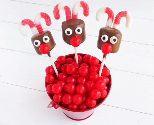 displayed-rudolph-red-nosed-reindeer-chocolate-marshmallow-pops