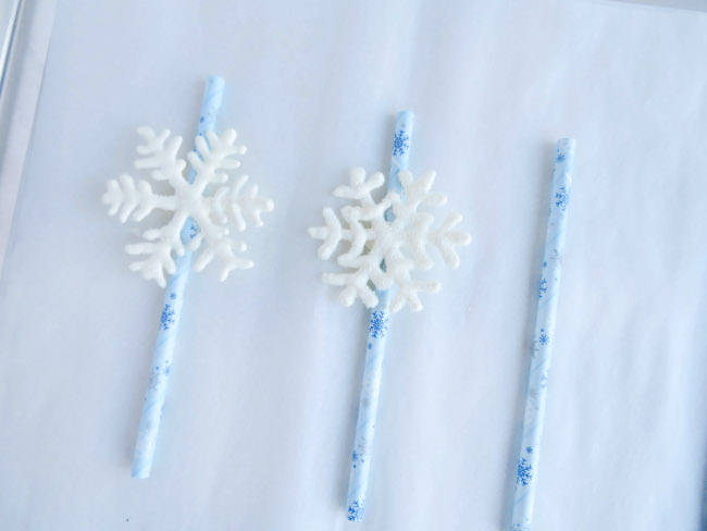 how-to-make-white-chocolate-snowflake-designs-for-stir-straws