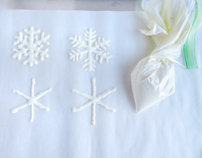 process-steps-how-to-make-chocolate-snowflakes